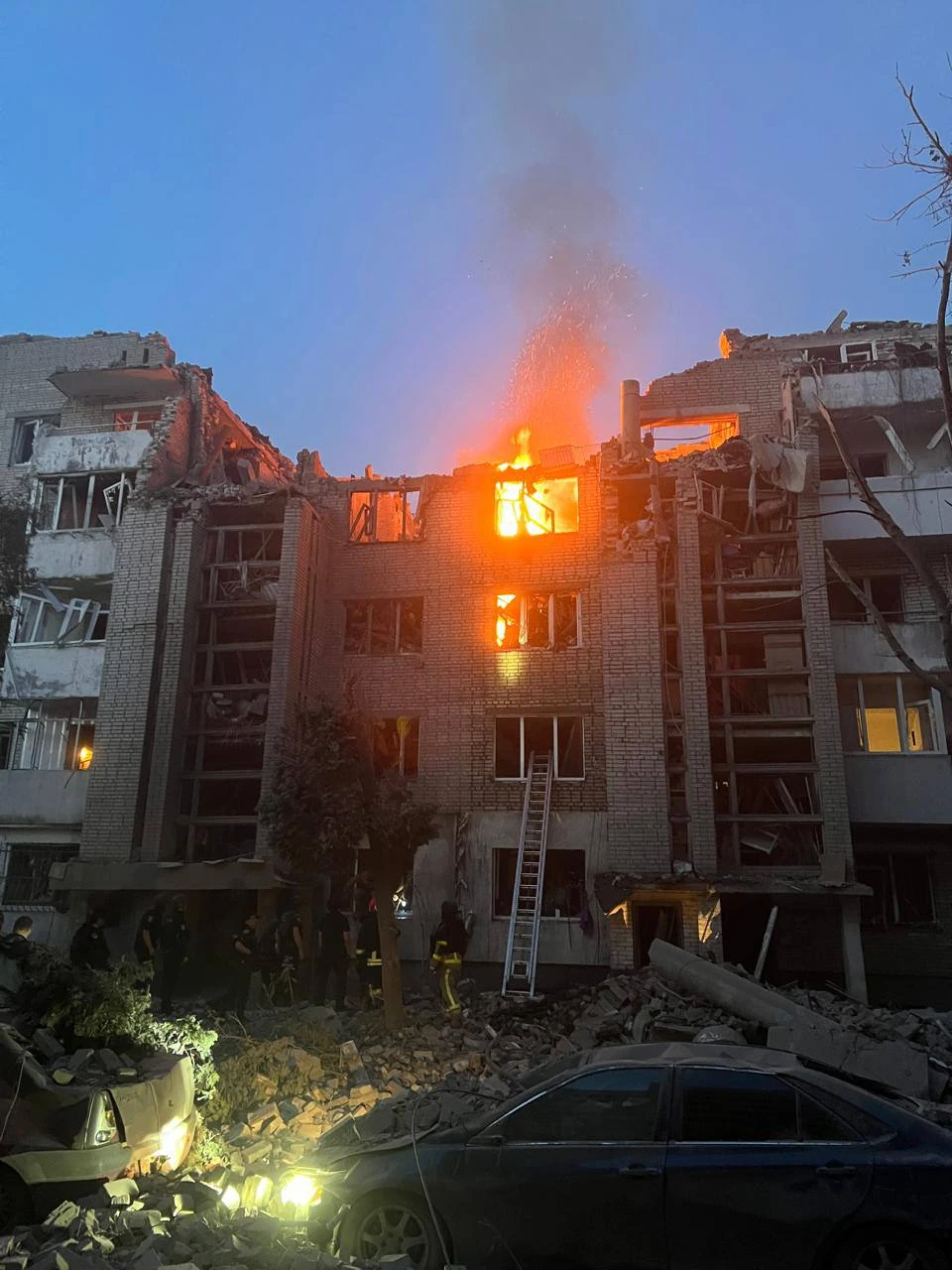 Львів після нічної атаки 30 липня: пожежі на Патона і Виговського, є постраждалі