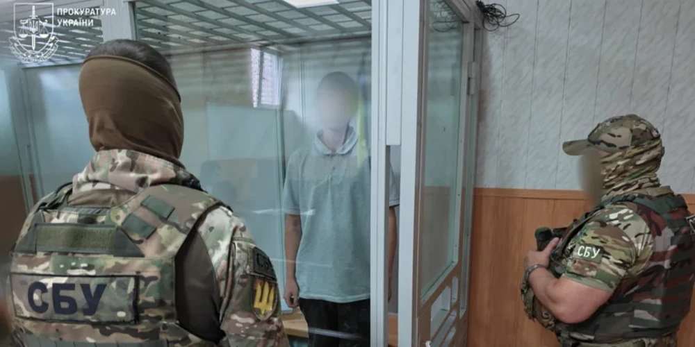 Місце вибуху автомобіля в Одесі та вилучені під час обшуку телефони і сім-картки затриманих підозрюваних