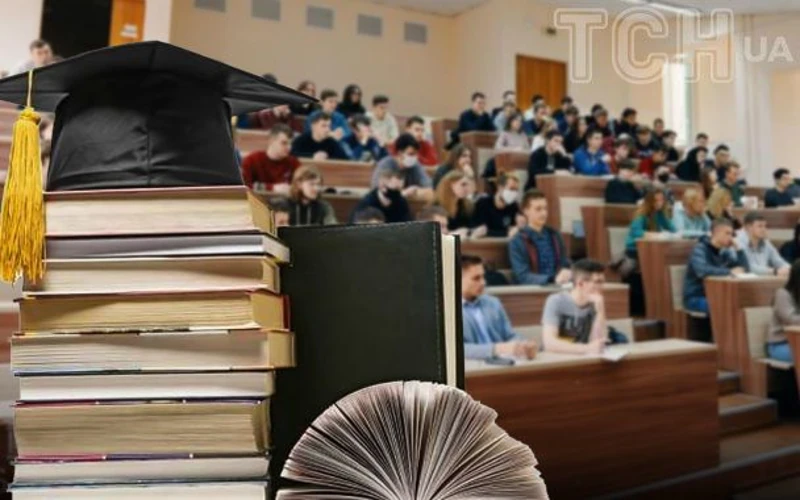 Вступник відкриває електронний кабінет вступника на порталі ЄДЕБО та підтверджує вибір місця навчання