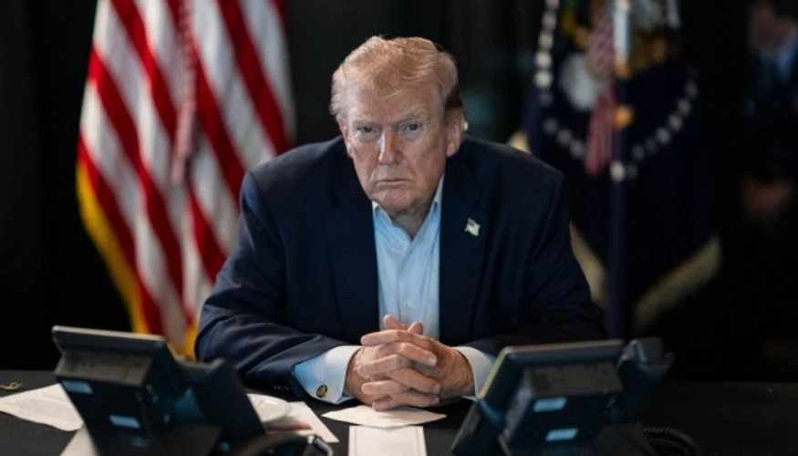 Трамп з Ірландії попросив Україну не бити по російських заводах дизпального