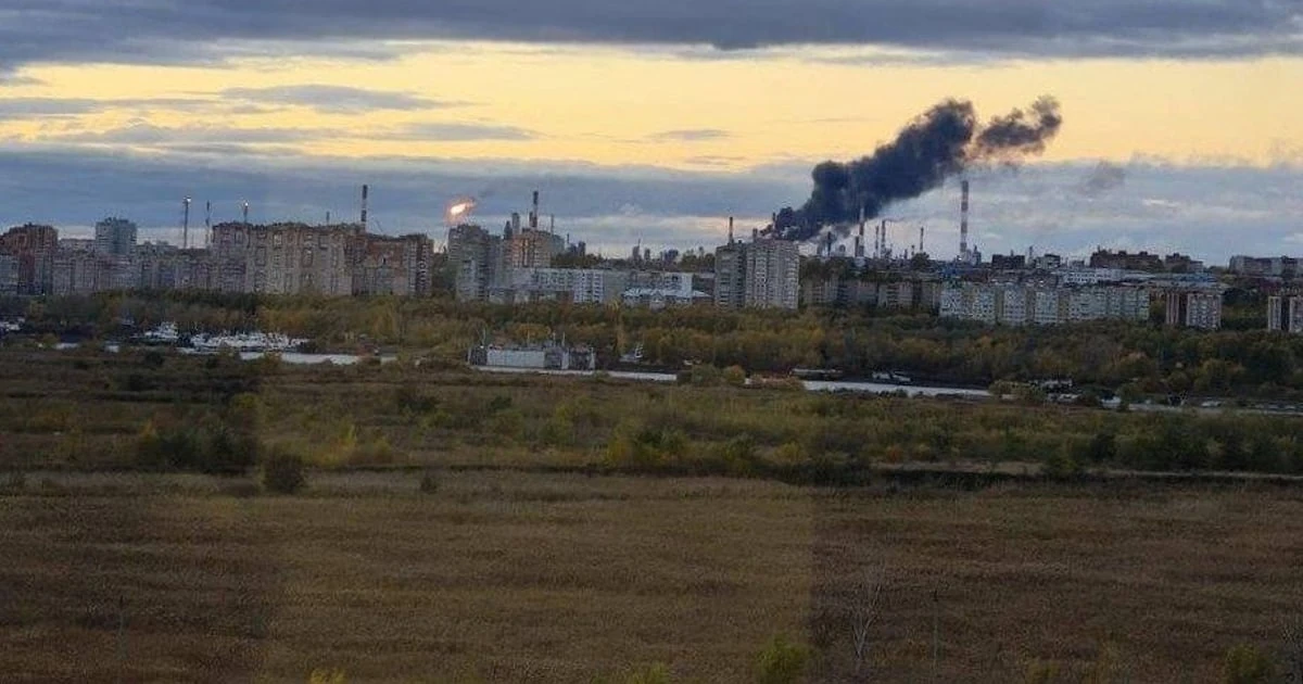 Омський НПЗ атакований 8 жовтня: Генштаб підтвердив удар дронів FP-1